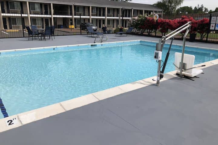 Pool 25 of 33