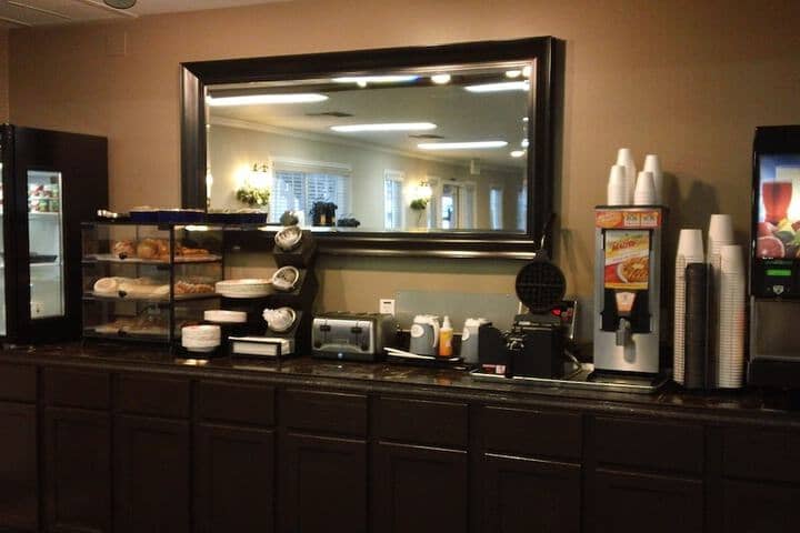 Breakfast/Coffee Service 28 of 33