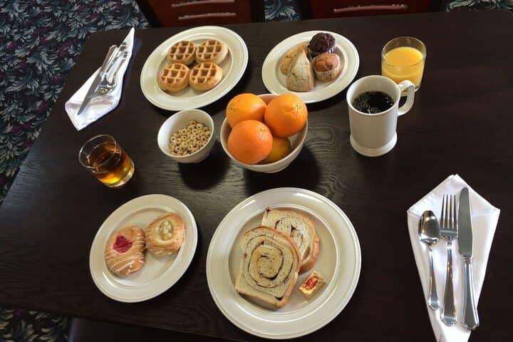 Breakfast/Coffee Service 29 of 33