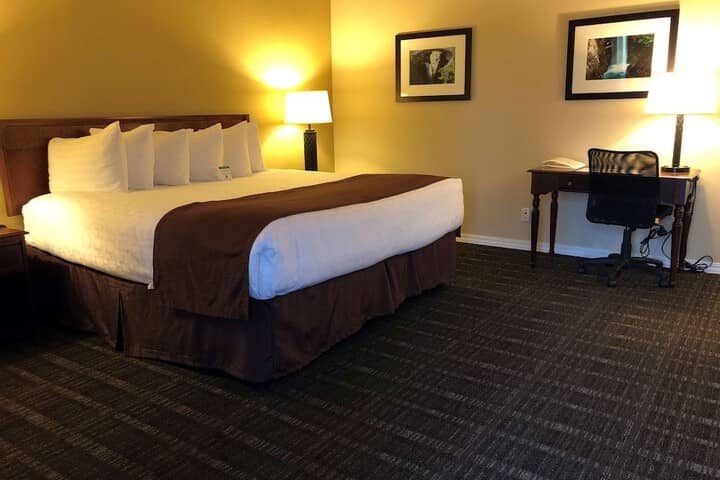 Room 13 of 33