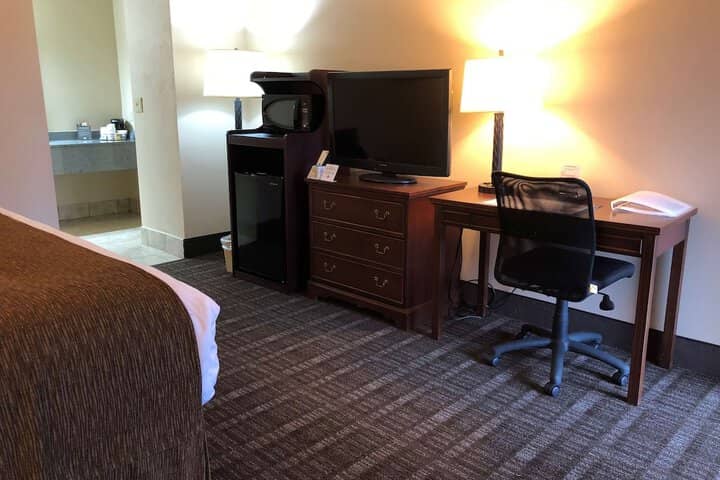 Room 8 of 33