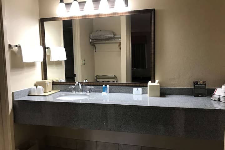 Room 20 of 33
