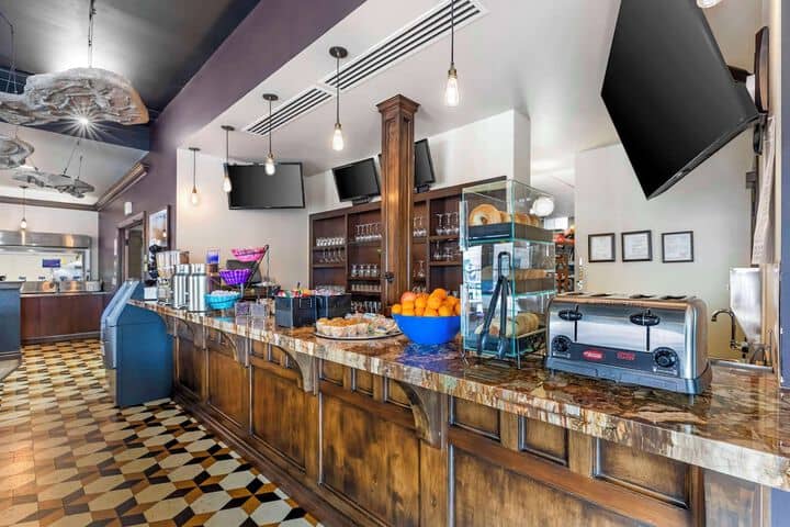 Breakfast area